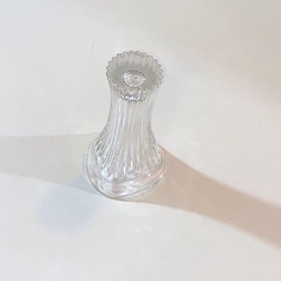 Vintage Elegant Clear Glass Flower Vase - Picture 2 of 8
